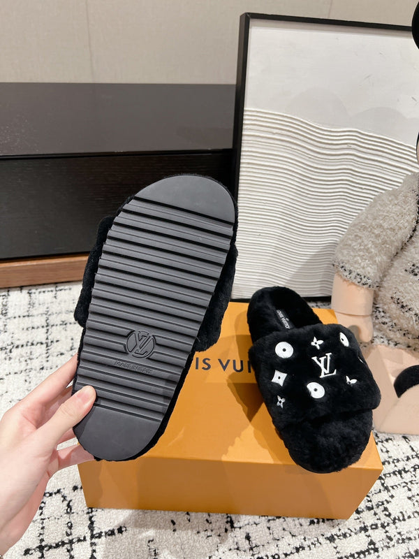 SLIPPER IN BLACK WOOL
