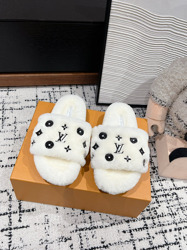 SLIPPER IN WHITE WOOL