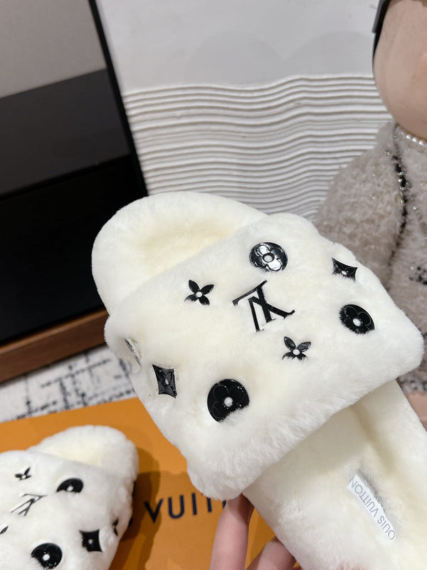 SLIPPER IN WHITE WOOL