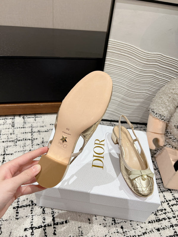 Décolleté con cinturino posteriore CD Ballet da 30 mm in pelle di vitello trapuntata color oro 997041