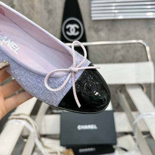 ballerina in tweed viola chiaro in pelle di vitello verniciata nera