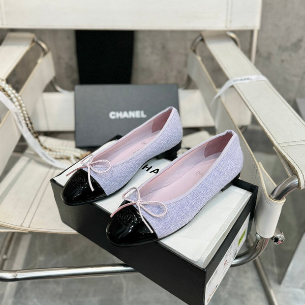 ballerina in tweed viola chiaro in pelle di vitello verniciata nera