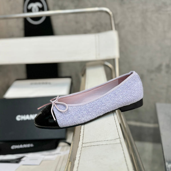 ballerina in tweed viola chiaro in pelle di vitello verniciata nera