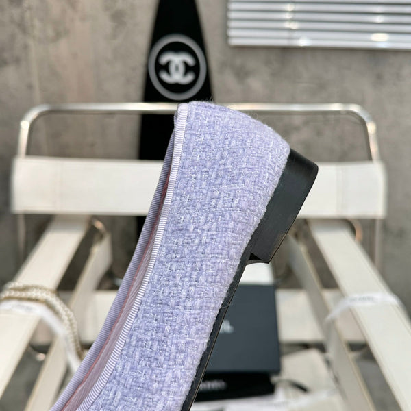 ballerina in tweed viola chiaro in pelle di vitello verniciata nera