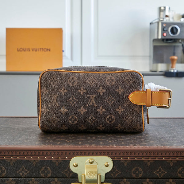 LOCKER DOPP KIT 23 IN BROWN MONOGRAM DUST CANVAS