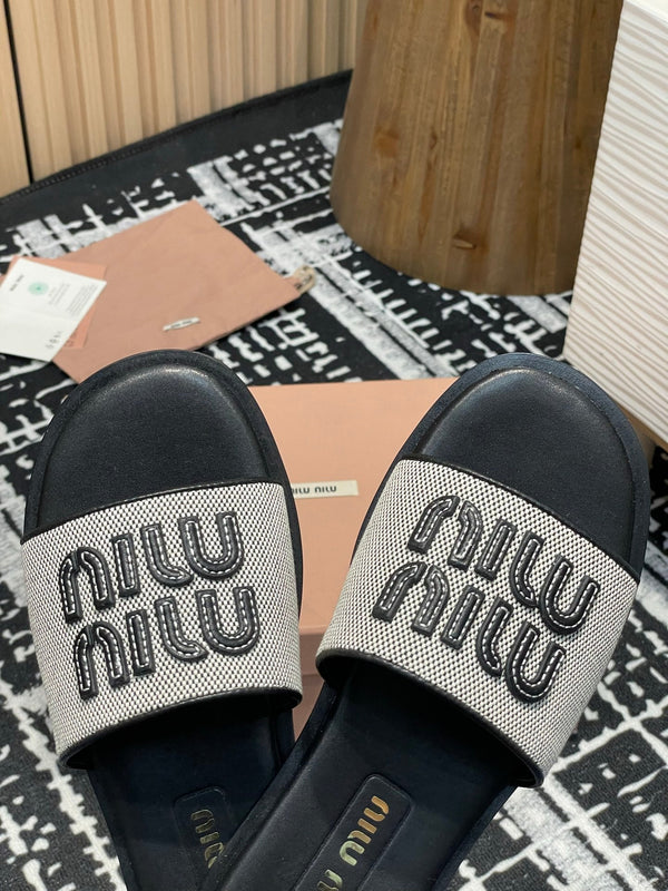 Ciabatte Miu 25S in tela e pelle beige e nera 227133