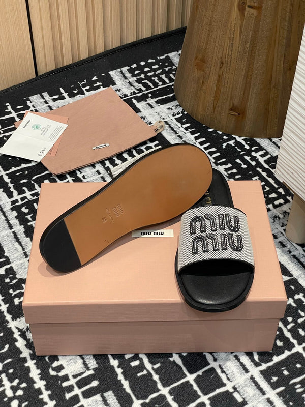 Ciabatte Miu 25S in tela e pelle beige e nera 227133