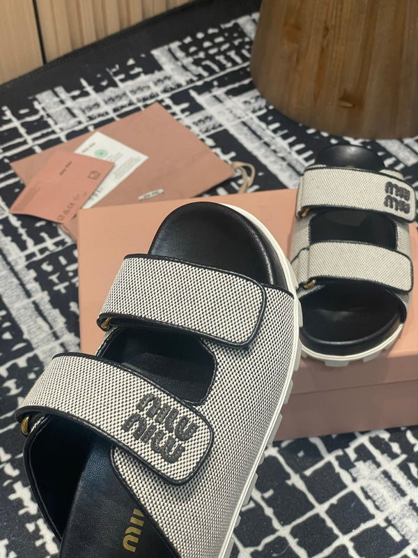 Ciabatte Miu 25S in tela beige e nera 227135