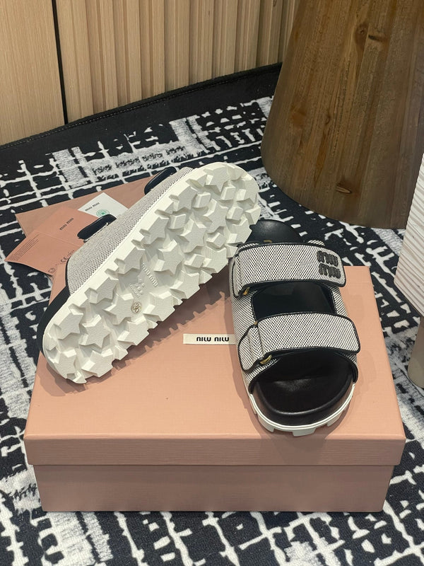 Ciabatte Miu 25S in tela beige e nera 227135