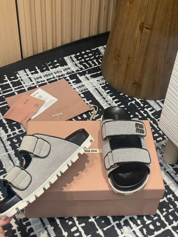 Ciabatte Miu 25S in tela beige e nera 227135