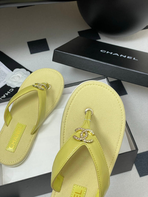 CC 25P Double C 1 Motif Thongs Sandal Yellow Sheepskin 247699