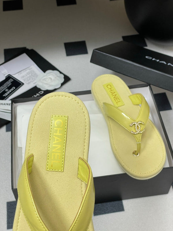 CC 25P Double C 1 Motif Thongs Sandal Yellow Sheepskin 247699