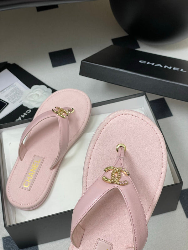 CC 25P Double C 1 Motif Thongs Sandal Pink Sheepskin 247701