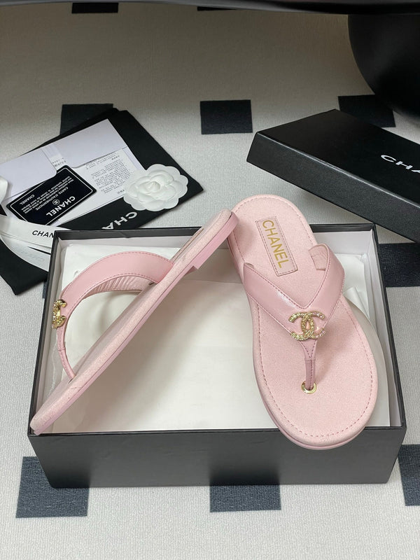 CC 25P Double C 1 Motif Thongs Sandal Pink Sheepskin 247701