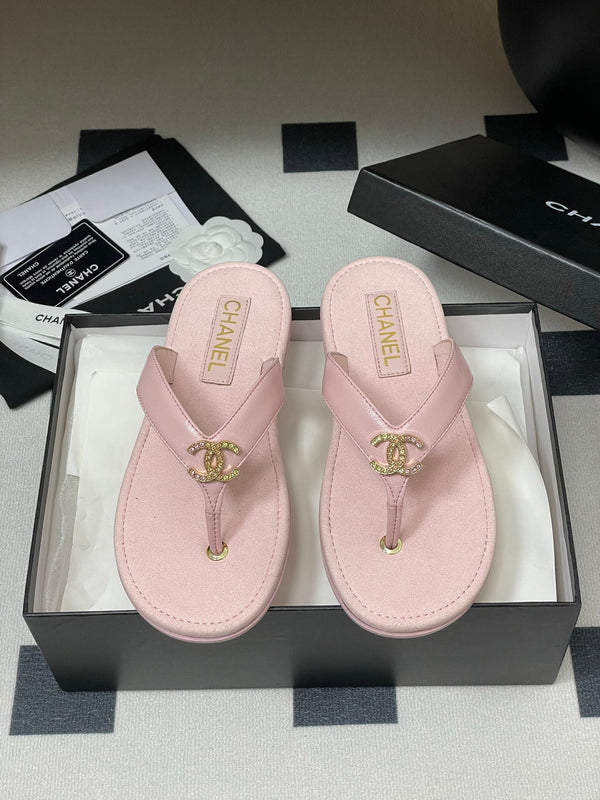 CC 25P Double C 1 Motif Thongs Sandal Pink Sheepskin 247701