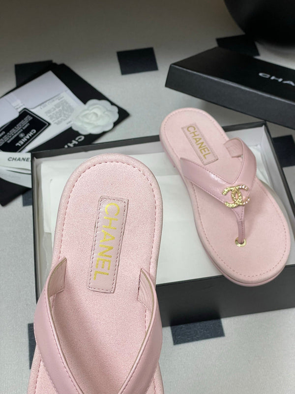 CC 25P Double C 1 Motif Thongs Sandal Pink Sheepskin 247701