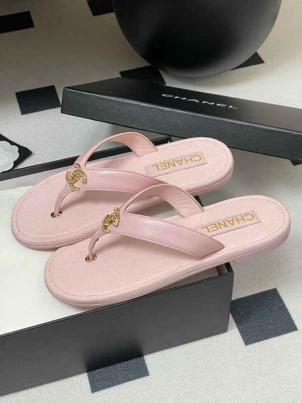 CC 25P Double C 1 Motif Thongs Sandal Pink Sheepskin 247701