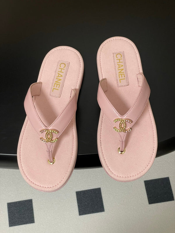 CC 25P Double C 1 Motif Thongs Sandal Pink Sheepskin 247701