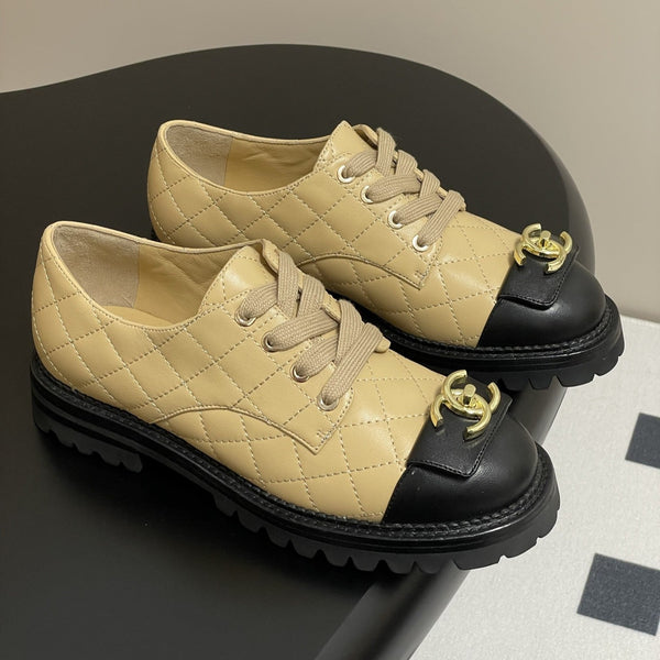 25K Double C Buckle Thick-Soled 25mm Loafer Beige Black Lambskin 247708