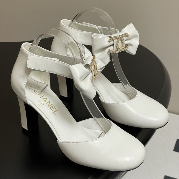 CC 25S Scarpe con tacco alto e fibbia in strass Double C 85 in pelle di pecora bianca 247572