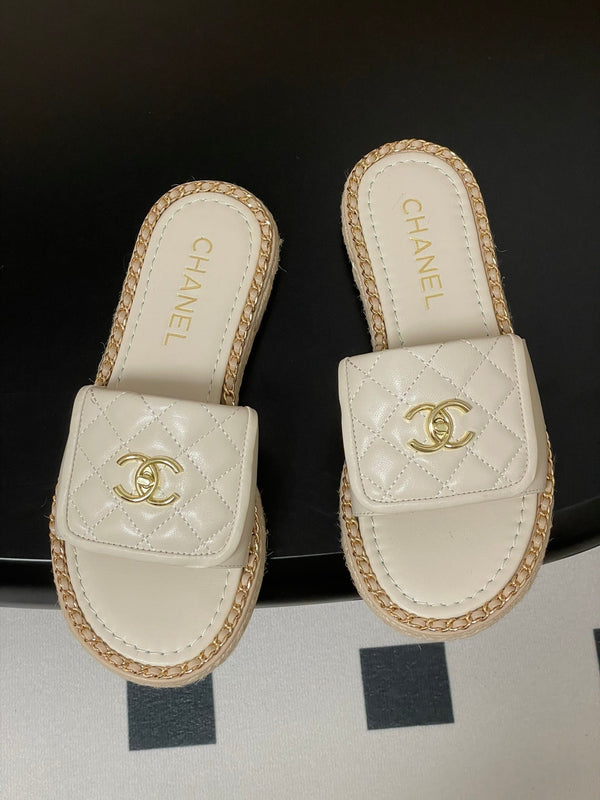 CC 25S Chain Ring Edge Buckle Bag Mule Sandal White Sheepskin 247587