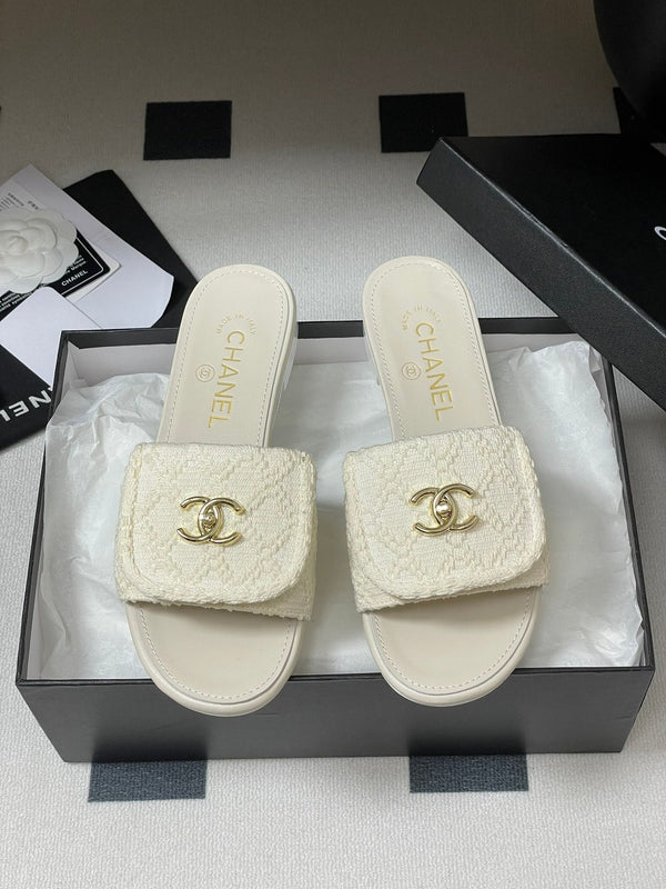 CC 25S Buckle Bag Mule White Fabric and Sheepskin 247598