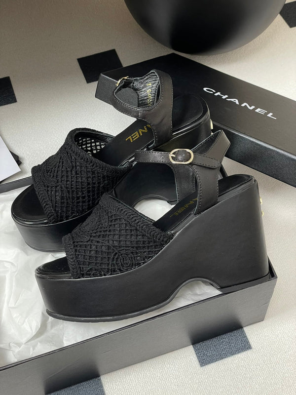 CC 25S Sandalo con zeppa piccola e suola spessa 10 cm Nero intrecciato 247606