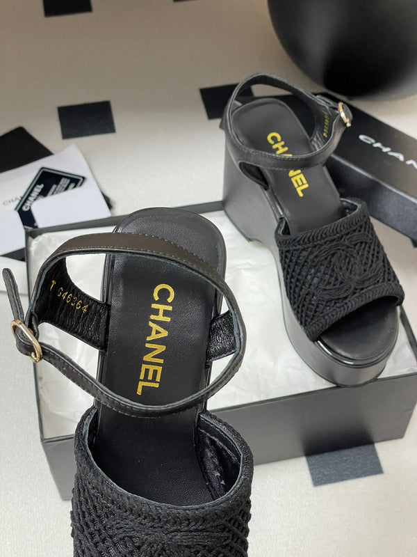 CC 25S Sandalo con zeppa piccola e suola spessa 10 cm Nero intrecciato 247606