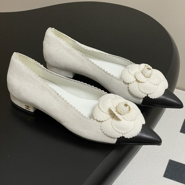 CC 25C Classic Camellia Pointed High Heels Flat 15mm White Suede 247609