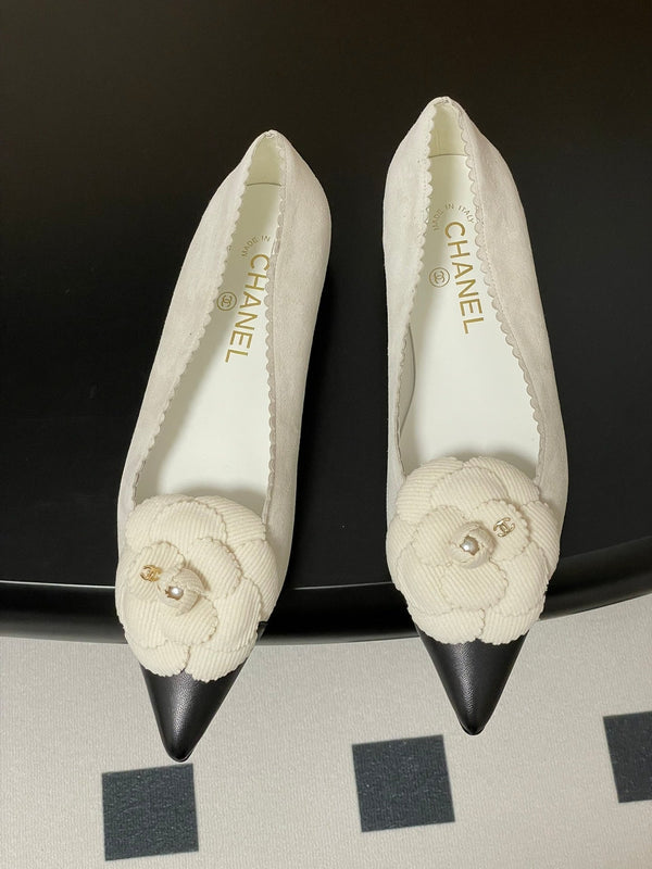 CC 25C Classic Camellia Pointed High Heels Flat 15mm White Suede 247609