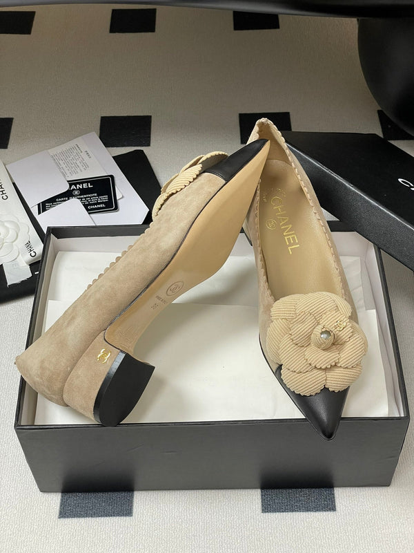 CC 25C Classic Camellia Pointed High Heels Pump 35mm Beige Suede 247612