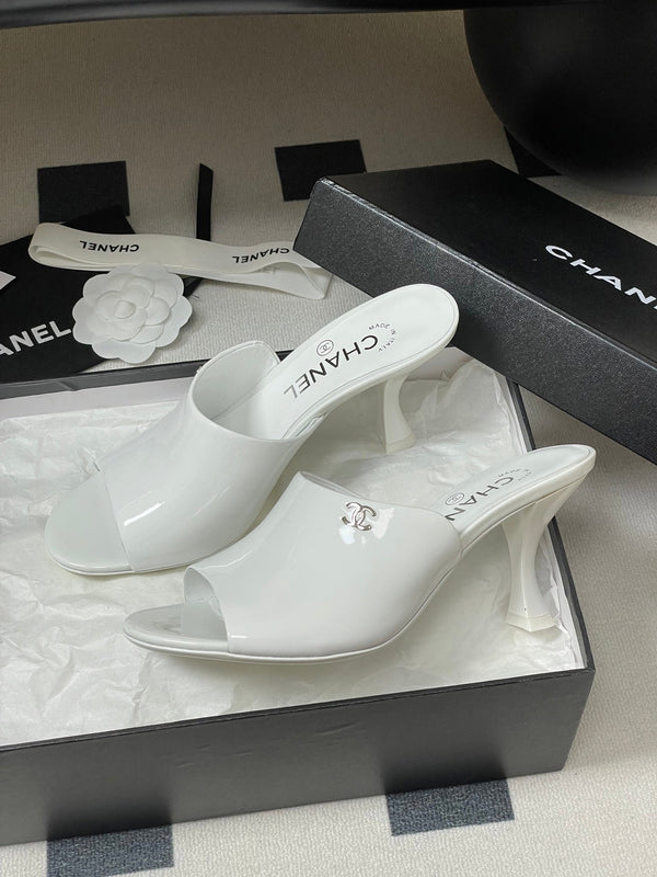 CC 26 Fish Mouth Honey High Heel Slippers 85mm White Patent Leather 319759