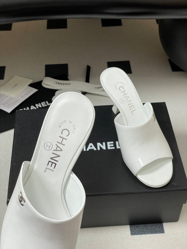 CC 26 Fish Mouth Honey High Heel Slippers 85mm White Patent Leather 319759