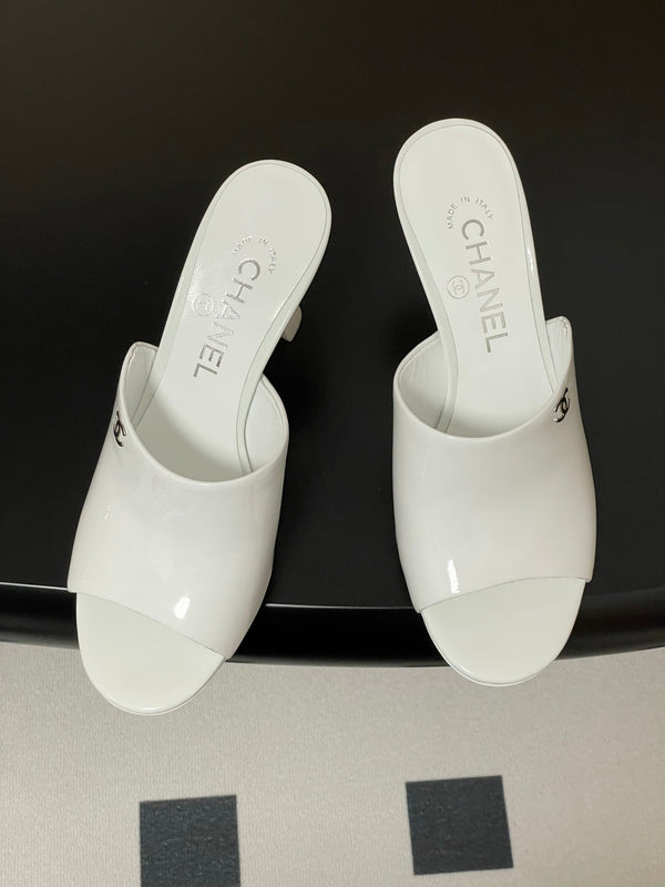 CC 26 Fish Mouth Honey High Heel Slippers 85mm White Patent Leather 319759