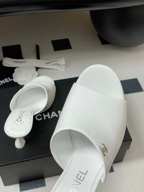 CC 26 Fish Mouth Honey High Heel Slippers 85mm White Patent Leather 319759