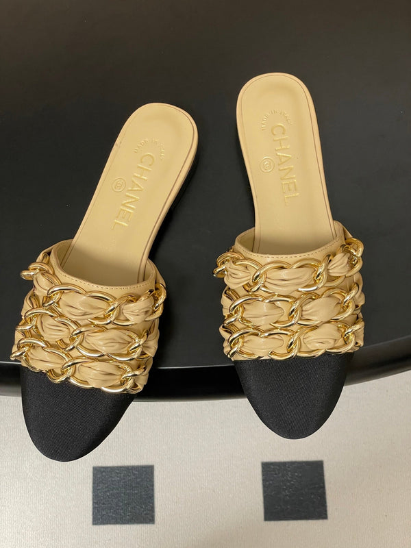 CC 25B Chain Closed Toe Flat Mule Beige Sheepskin 393888