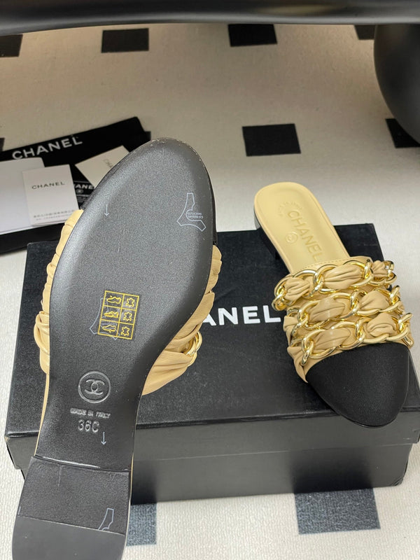 CC 25B Chain Closed Toe Flat Mule Beige Sheepskin 393888