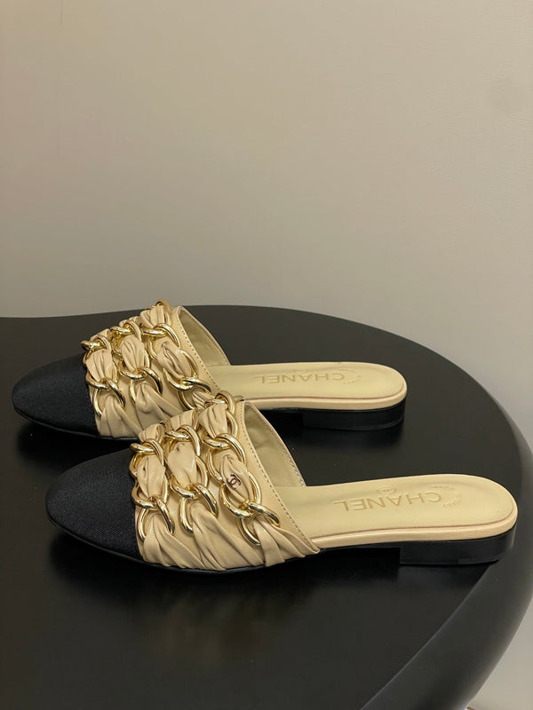 CC 25B Chain Closed Toe Flat Mule Beige Sheepskin 393888