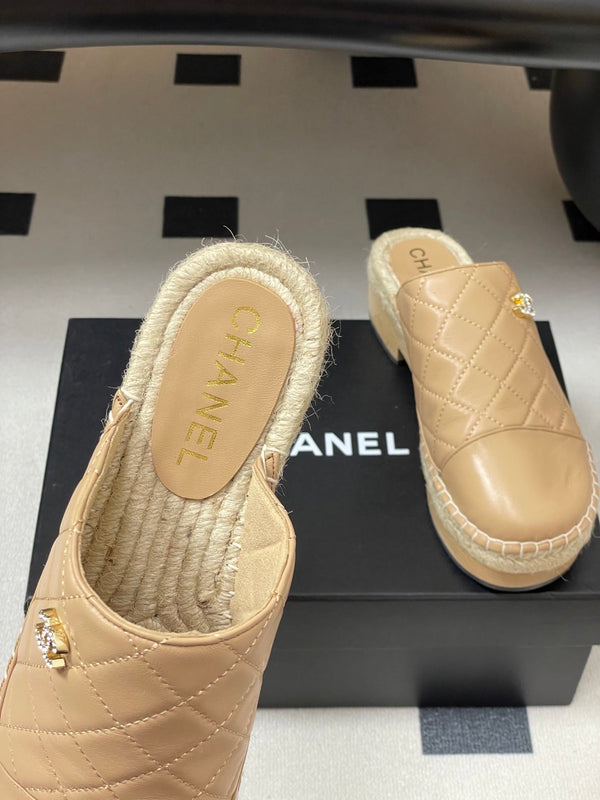 CC 25A Clog Slippers 40mm Beige Quilted Lambskin 393949