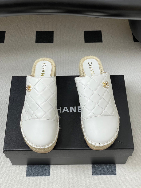 CC 25A Clog Slippers 40mm White Quilted Lambskin 393950