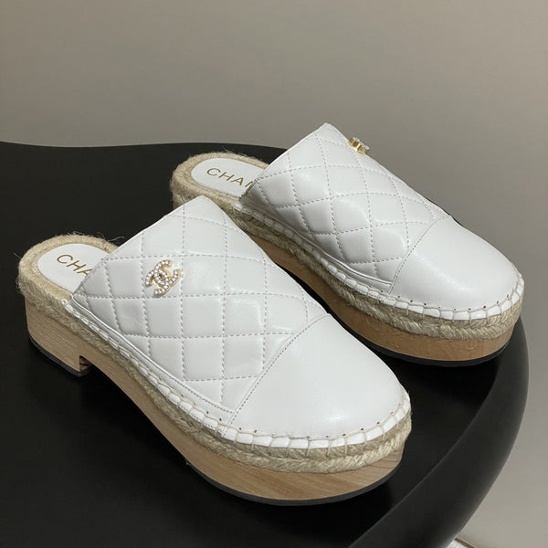 CC 25A Clog Slippers 40mm White Quilted Lambskin 393950