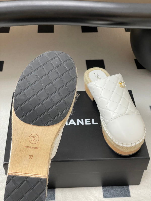 CC 25A Clog Slippers 40mm White Quilted Lambskin 393950