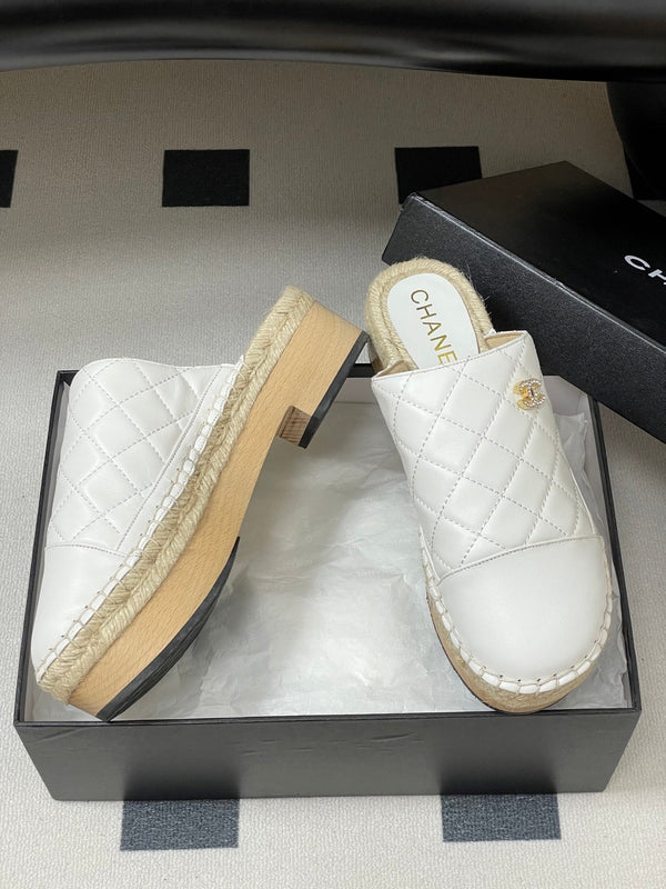 CC 25A Clog Slippers 40mm White Quilted Lambskin 393950