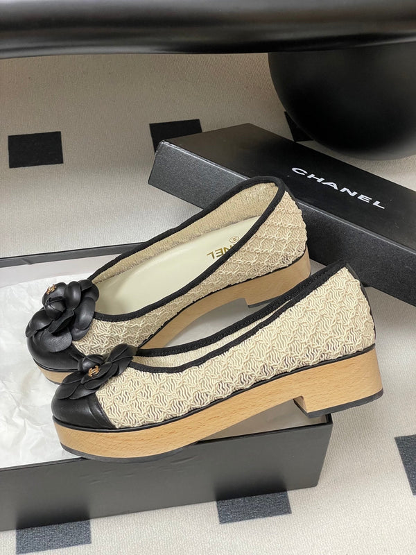 CC 25A Camelia Thick-Soled Shoe 40mm Ivory Lace Mix Black Sheepskin 393957