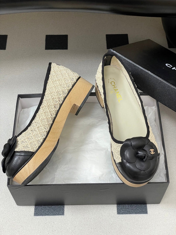 CC 25A Camelia Thick-Soled Shoe 40mm Ivory Lace Mix Black Sheepskin 393957