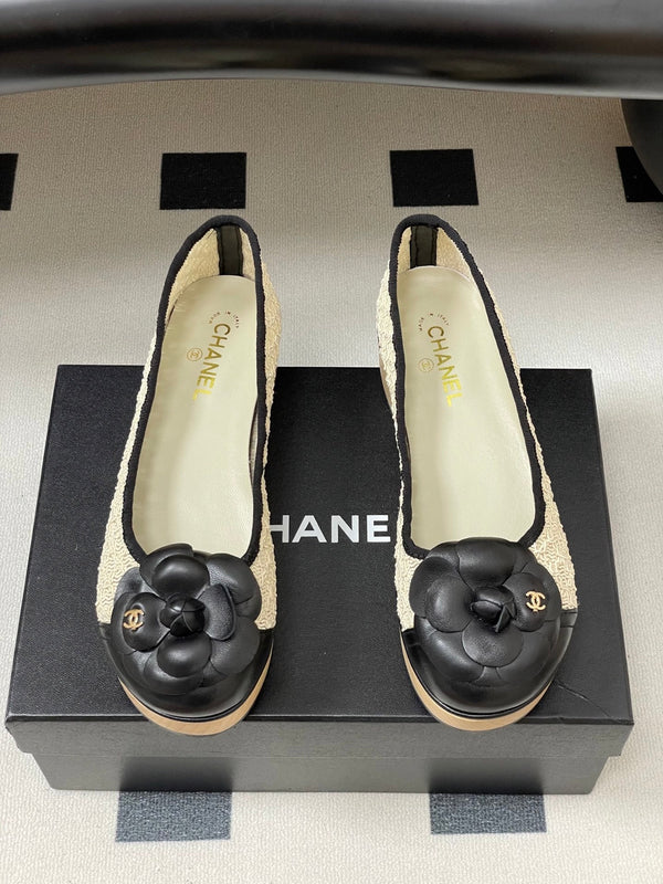 CC 25A Camelia Thick-Soled Shoe 40mm Ivory Lace Mix Black Sheepskin 393957