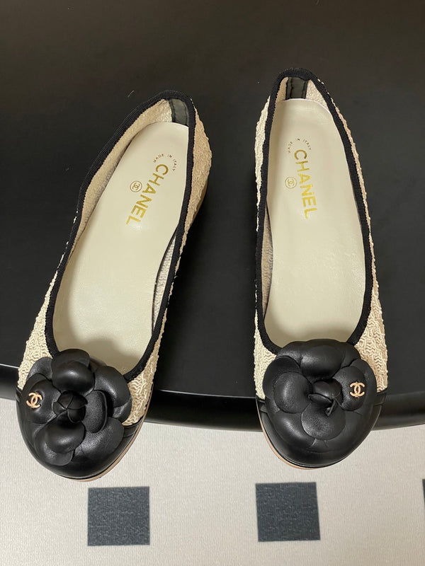 CC 25A Camelia Thick-Soled Shoe 40mm Ivory Lace Mix Black Sheepskin 393957