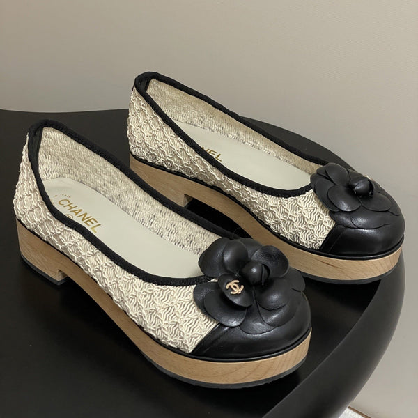 CC 25A Camelia Thick-Soled Shoe 40mm Ivory Lace Mix Black Sheepskin 393957