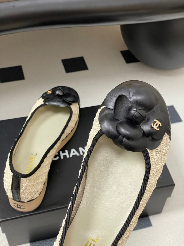 CC 25A Camelia Thick-Soled Shoe 40mm Ivory Lace Mix Black Sheepskin 393957