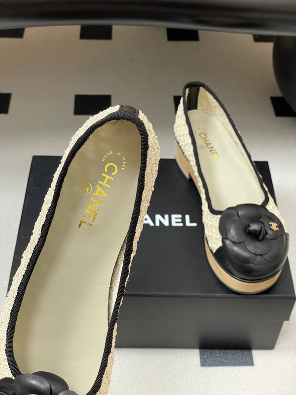 CC 25A Camelia Thick-Soled Shoe 40mm Ivory Lace Mix Black Sheepskin 393957